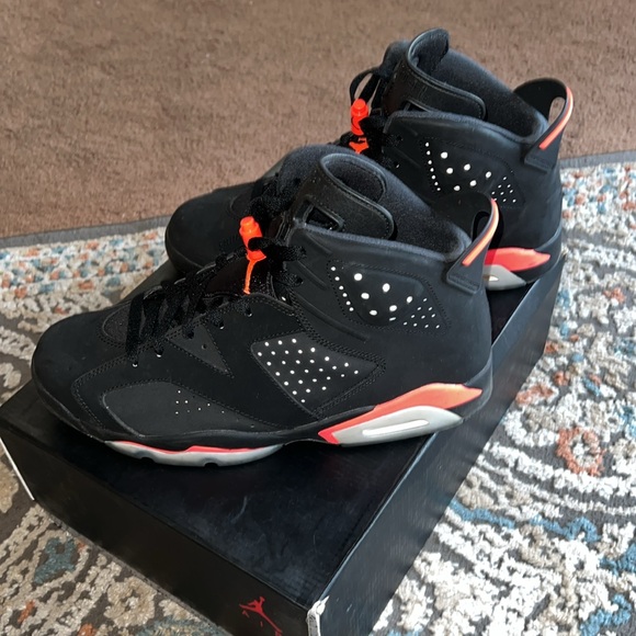 AIR JORDAN RETRO SIX IN BLACK & INFRARED - Picture 9 of 15